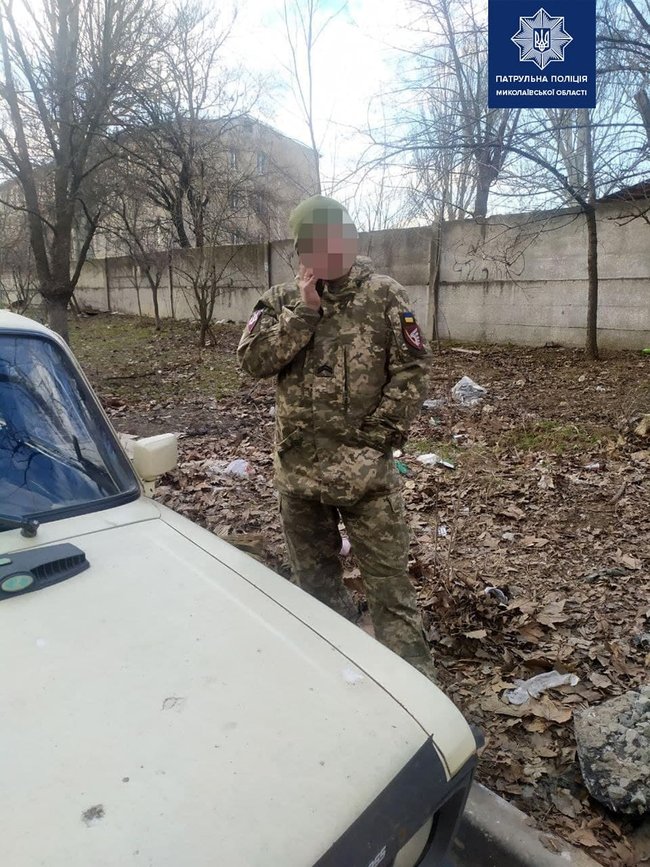 Військовослужбовець побив жінку-водія тролейбуса в Миколаєві за здачу помятими купюрами 04