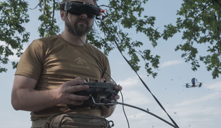 Пілот FPV на позивний IIID: "У русаків БПЛА здебільшого однакові: підключив і полетів. Це спрощує їм роботу"