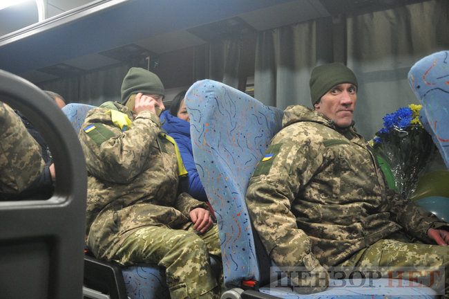 Heroes, welcome home!” liberated Ukrainian hostages enjoy warm reception at Boryspil airport 02