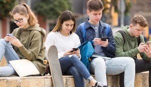 Meta видалила сотні тисяч акаунтів підлітків у Facebook та Instagram після введення заборони в Австралії