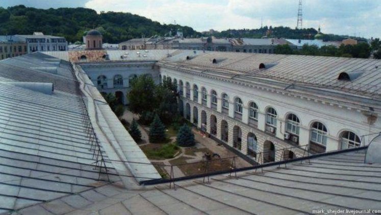 Гостиний двір у Києві контролюють "бійці Кравця", вони не дають провести консервацію, - Ігор Луценко