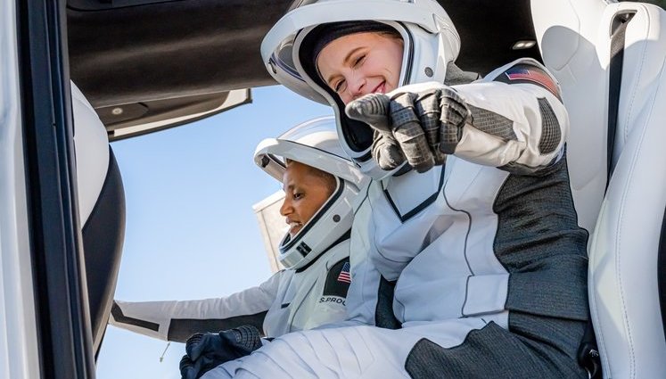 Space X вперше запустила корабель Crew Dragon з космічними туристами. ВIДЕО