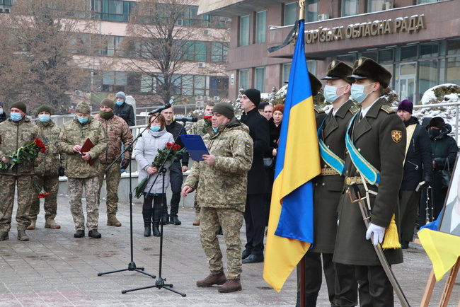 Із загиблим на Донбасі воїном Маріупольської бригади Олегом Андрієнком попрощалися в Запоріжжі 11