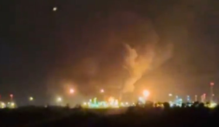 Explosion at oil refinery in Hungary supplied with crude oil from Russia. VIDEO
