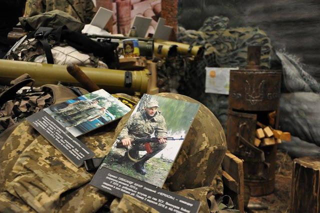 Виставка "Український Схід", присвячена АТО, відкрилася в Нацмузеї історії України у Другій світовій війні 43 Виставка "Український Схід", присвячена АТО, відкрилася в Нацмузеї історії України у Другій світовій війні 43
