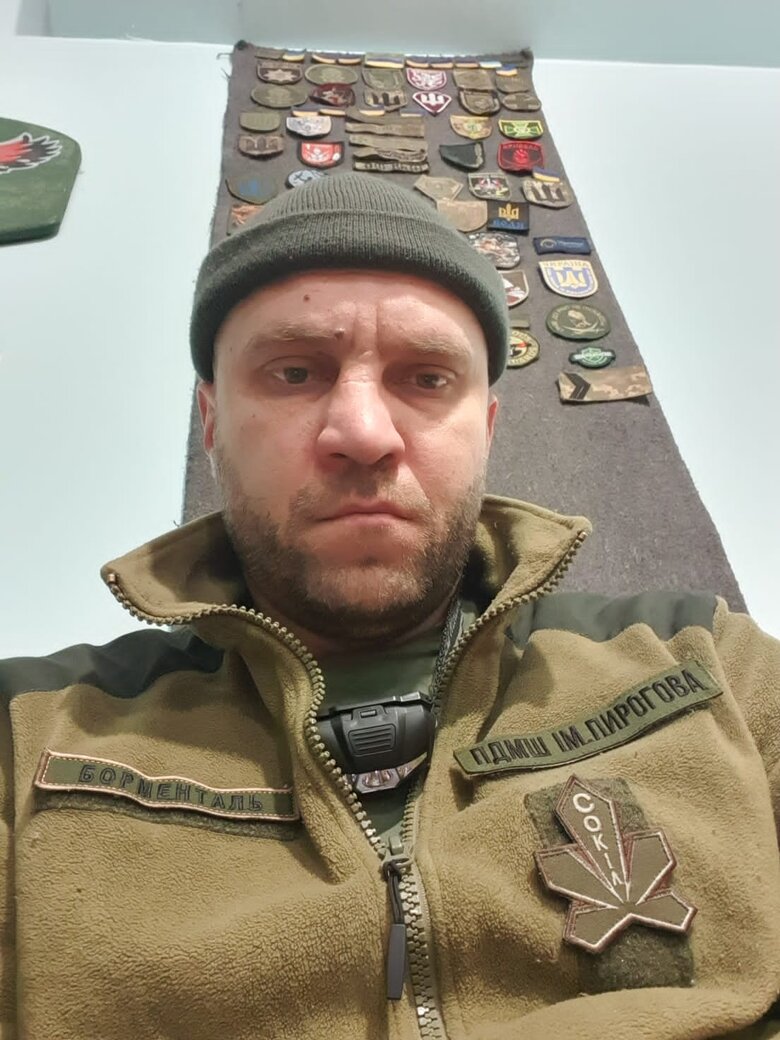 Сергій (Борменталь): У Лимані в нашій лікарні роздавали гуманітарку. Сюди ходили місцеві. Один із них навів на нас ракету 12