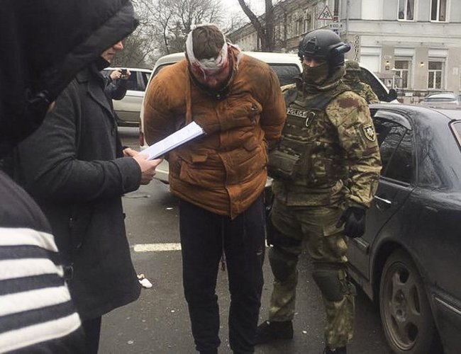 Полиция со стрельбой задержала преступника в центре Одессы 01