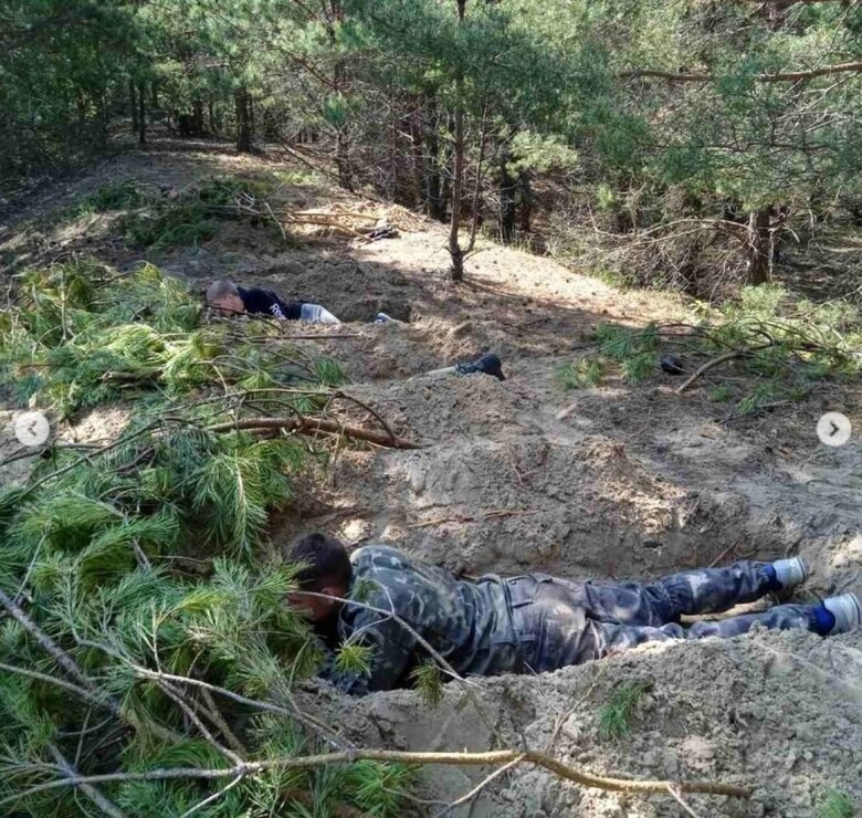 В приграничных с Украиной районах Беларуси школьников учат рыть окопы 01