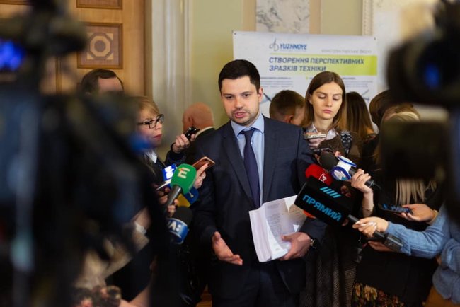 Міський голова Конотопу Артем Семеніхін про конфлікт зі Слугою народу Качурою: Він вимагає від мене, щоб я одного танцора взяв – і призначив секретарем міської ради 01