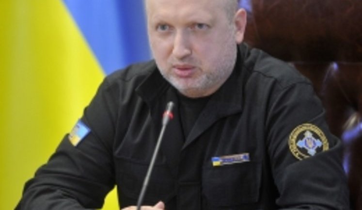 Путин создает условия для применения вооруженных сил РФ против Украины, -Турчинов о выдаче российских паспортов на Донбассе