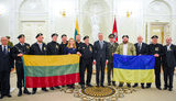 Президент Литви Науседа нагородив медалями 11 українців, які охороняли Верховну раду Литви в 1991 році. ФОТОрепортаж