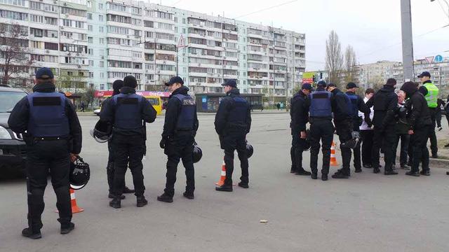 Торнадовцев доставили в Оболонский райсуд Киева 14 Торнадовцев доставили в Оболонский райсуд Киева 14