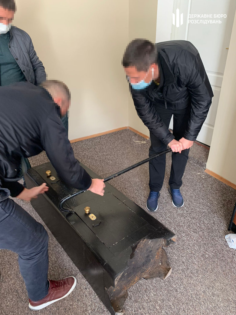 Чиновники Держагентства лісових ресурсів та поліцейські на Тернопільщині встановили лісгоспам щомісячну таксу на роботу в розмірі $1,5 тис., - ДБР 09