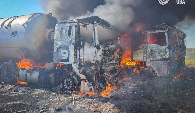 Рашисти атакували стоянку вантажного транспорту на Одещині: є загиблий та поранені. ВІДЕО+ФОТОрепортаж