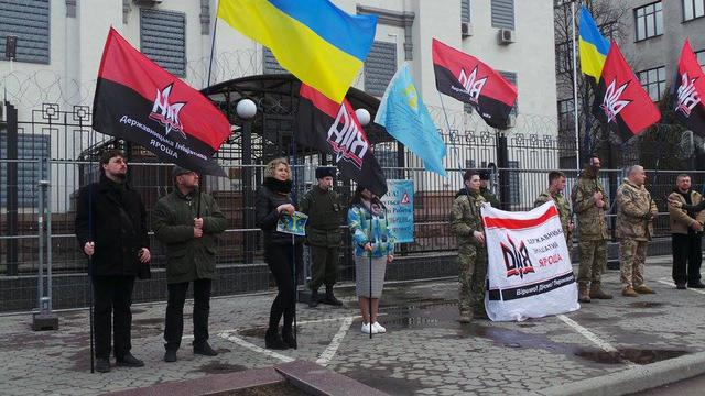 Crimea is Ukraine: activists picket Russia embassy in Kyiv 08