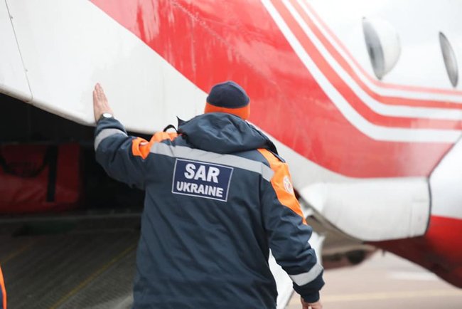 Українські рятувальники повернулися з Ірану, - ДСНС 03