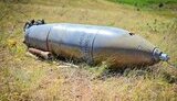 У полі на Донеччині виявили російську авіабомбу ФАБ-500