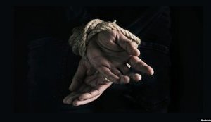 Терористи ОРДЛО катують захоплених жінок, - Human Rights Watch