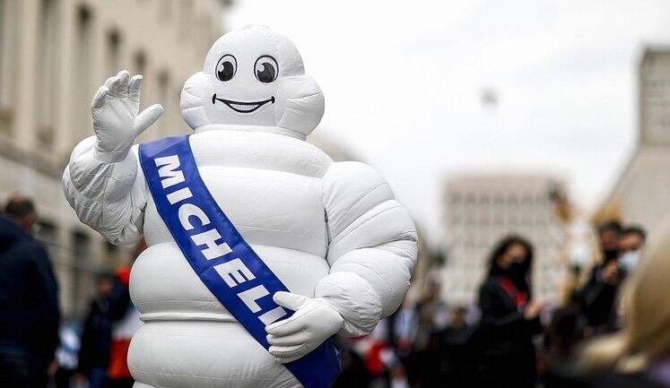 Росія продовжує купувати дефіцитні шини для літаків Michelin в обхід санкцій, – The Guardian