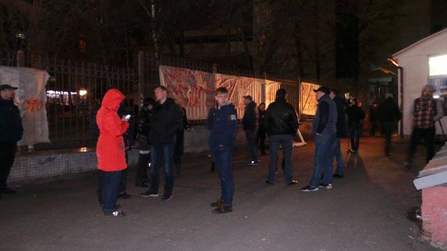 Голово суду, реагуй! - активісти блокують будівлю Соломянського суду через справу Насірова 08