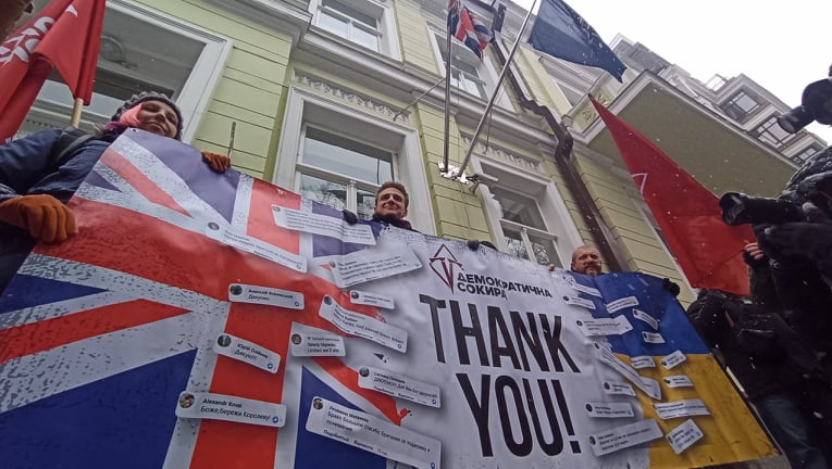 Ми не забудемо: українці прийшли під посольство Великої Британії в Києві подякувати за зброю 11