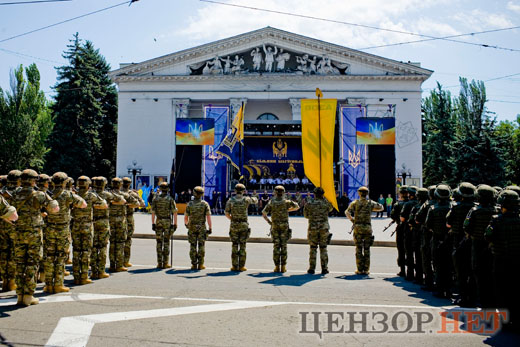 Третя річниця визволення Маріуполя - парад захисників міста 01
