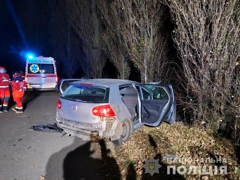 Автомобиль врезался в дерево под Луцком, погибли три человека, - Нацполиция 01