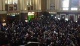 Тысячи людей застряли на центральном железнодорожном вокзале в столице. ФОТО+ВИДЕО