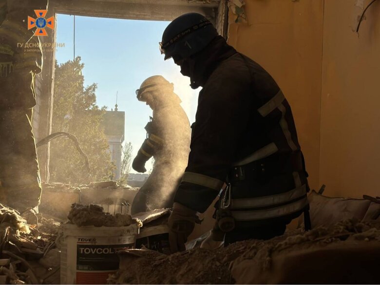 Rescue operation completed at site of missile attack on Zaporizhzhia 07