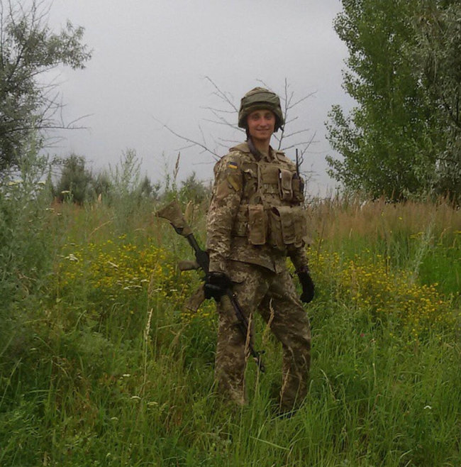 Ветеран-аеророзвідник Денис Антіпов: Ми зробили свою версію фотографії Прапор над Іодзімою. Вона розійшлася тисячами репостів. Її поширили навіть деякі американські ЗМІ 03