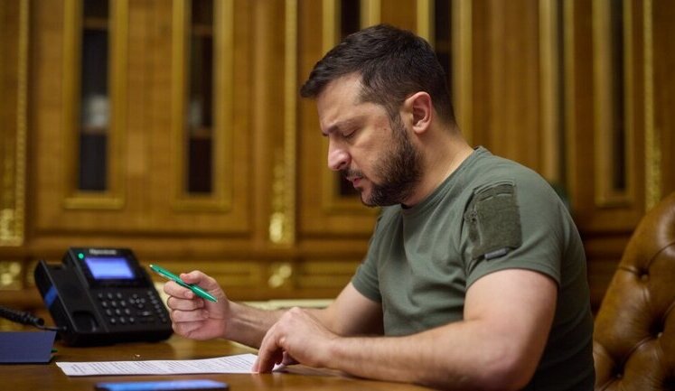 Зеленский поговорил по телефону с Макроном: скоординировали дипломатические усилия, готовим совместные меры для укрепления обороны