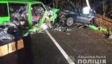 У лобовому зіткненні мікроавтобуса та легковика на Рівненщині 1 особа загинула, трьох госпіталізовано, - Нацполіція. ФОТО
