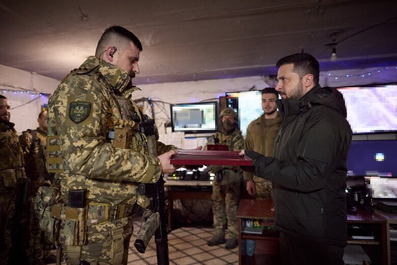Zelenskyy visited positions of 110th Separate Mechanized Brigade in Avdiivka and awarded military 04