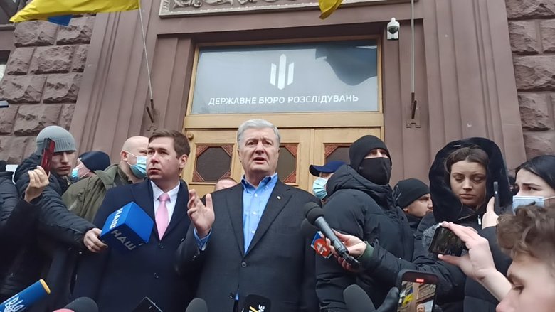 Poroshenko Refuses To Testify At SBI, Leaves Its Building 11