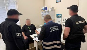 Продав чужий нирковий камінь за $400: на Закарпатті лікар вигадав схему для відстрочки від мобілізації. ФОТО