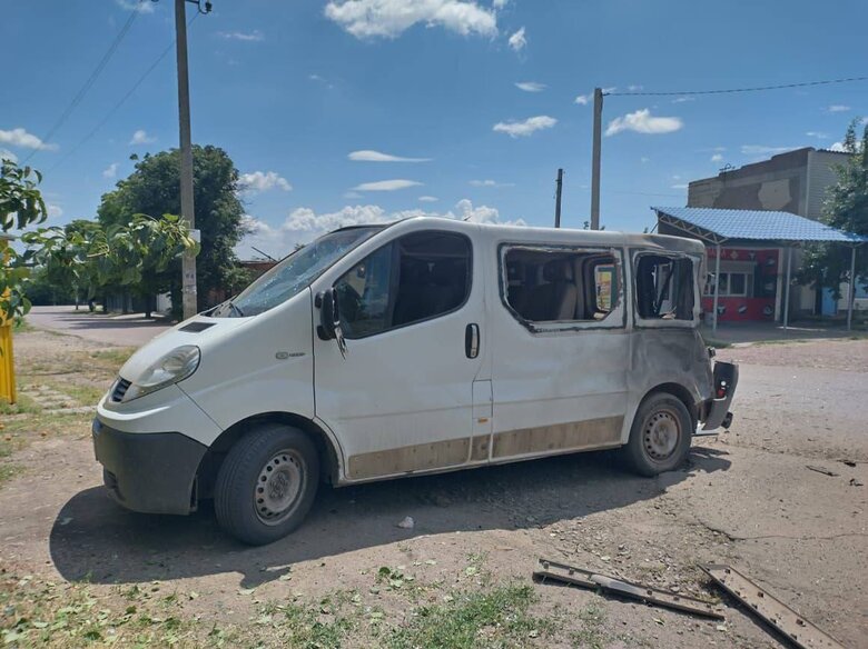 Рашисти атакували FPV-дроном авто у Нововоронцовці на Херсонщині
