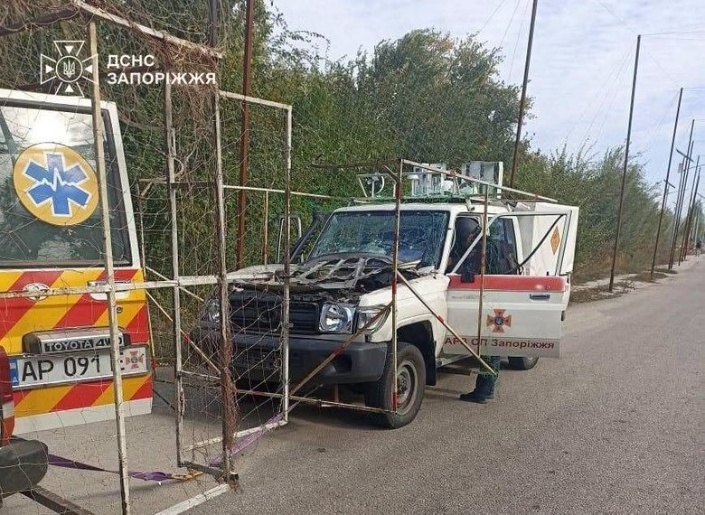 У Запоріжжі безпілотник РФ прицільно атакував автомобіль саперів ДСНС