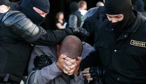 "Сколько зарабатываешь?!" - и сразу бьют", - айтишник из Беларуси о репрессиях