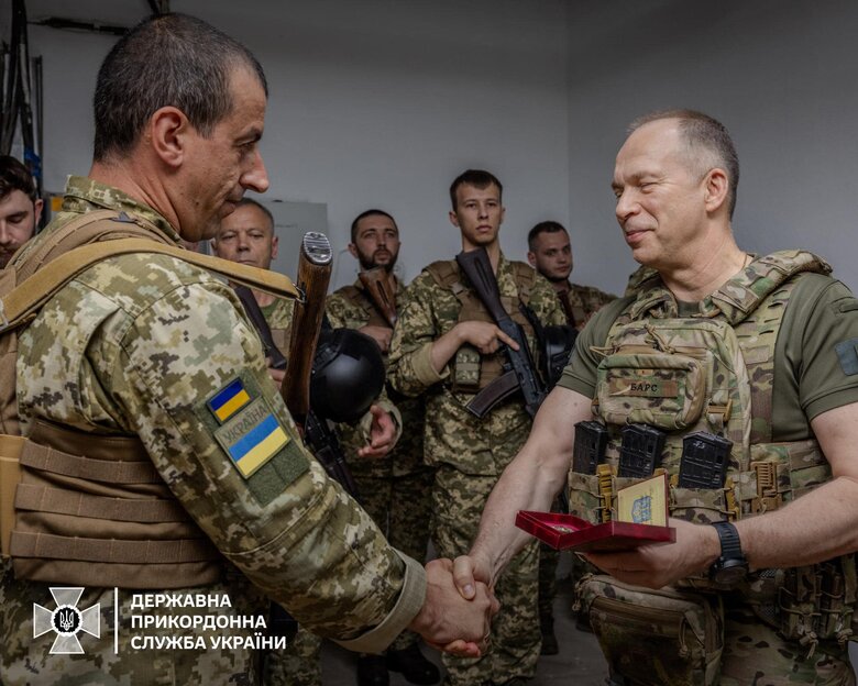 Сирський нагородив прикордонників