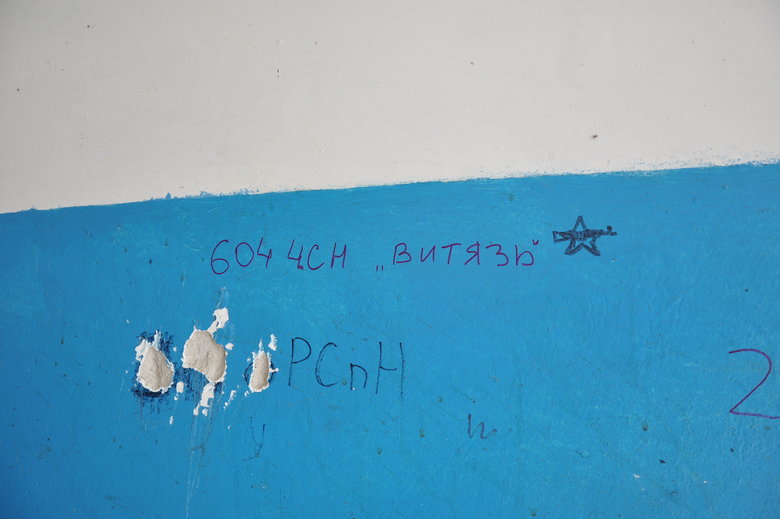 Разминирование территории аэродрома в Гостомеле: уничтоженные самолеты ГП Антонов и остатки российских оккупантов 52