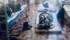 Раненым украинским защитникам нужны раскладушки, а врачам - медицинская одежда, - волонтер Воронкова. ФОТО