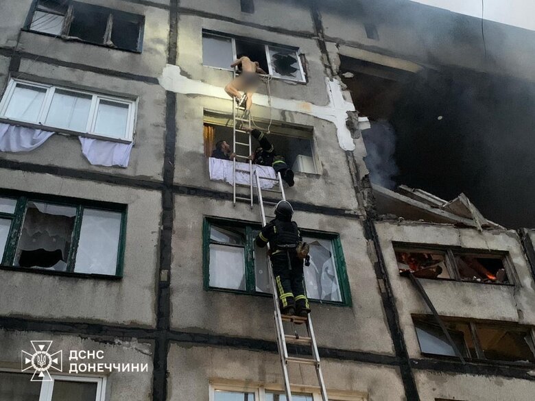 Удар РФ по п’ятиповерхівці в Білозерському 30 травня