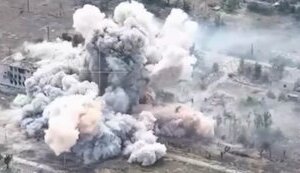 Винищувачі F-16 скидають авіабомби JDAM-ER на позиції окупантів у селі Кам’янське на Запоріжжі. ВIДЕО