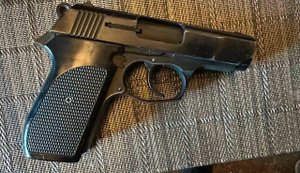 Жінка влаштувала стрілянину у дворі Києва та поранила чоловіка. Їй повідомили про підозру. ФОТО