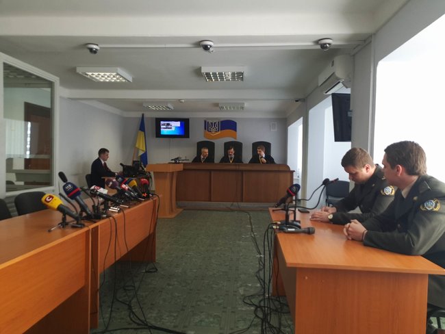 Адвокати Януковича 13-й раз зірвали своєю неявкою засідання суду в справі про держзраду 01