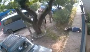 Військовий ТЦК травмував літню жінку у Харкові: терцентр заявив про "самозахист". ВIДЕО