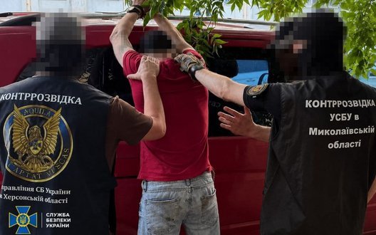 СБУ запобігла теракту в Миколаєві: агент РФ закладав вибухівку під авто військового та реєстрував Starlink для ворога. ФОТО