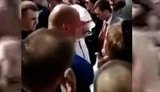 "Сейчас как дам в твой череп! Кровью будешь истекать, подлец! Убери руки, сука!" - Жириновский подрался на митинге в Москве. ВИДЕО