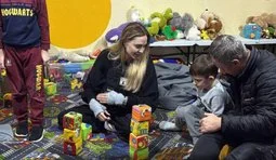 Angelina Jolie arrives in Kherson