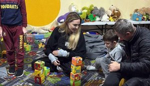 Анджелина Джоли приехала в Херсон и посетила медицинские учреждения. ФОТО